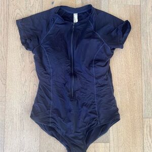 Sea Level Short Sleeve Multifit Front Zip One-Piece Swimsuit Navy Blue US Size 8